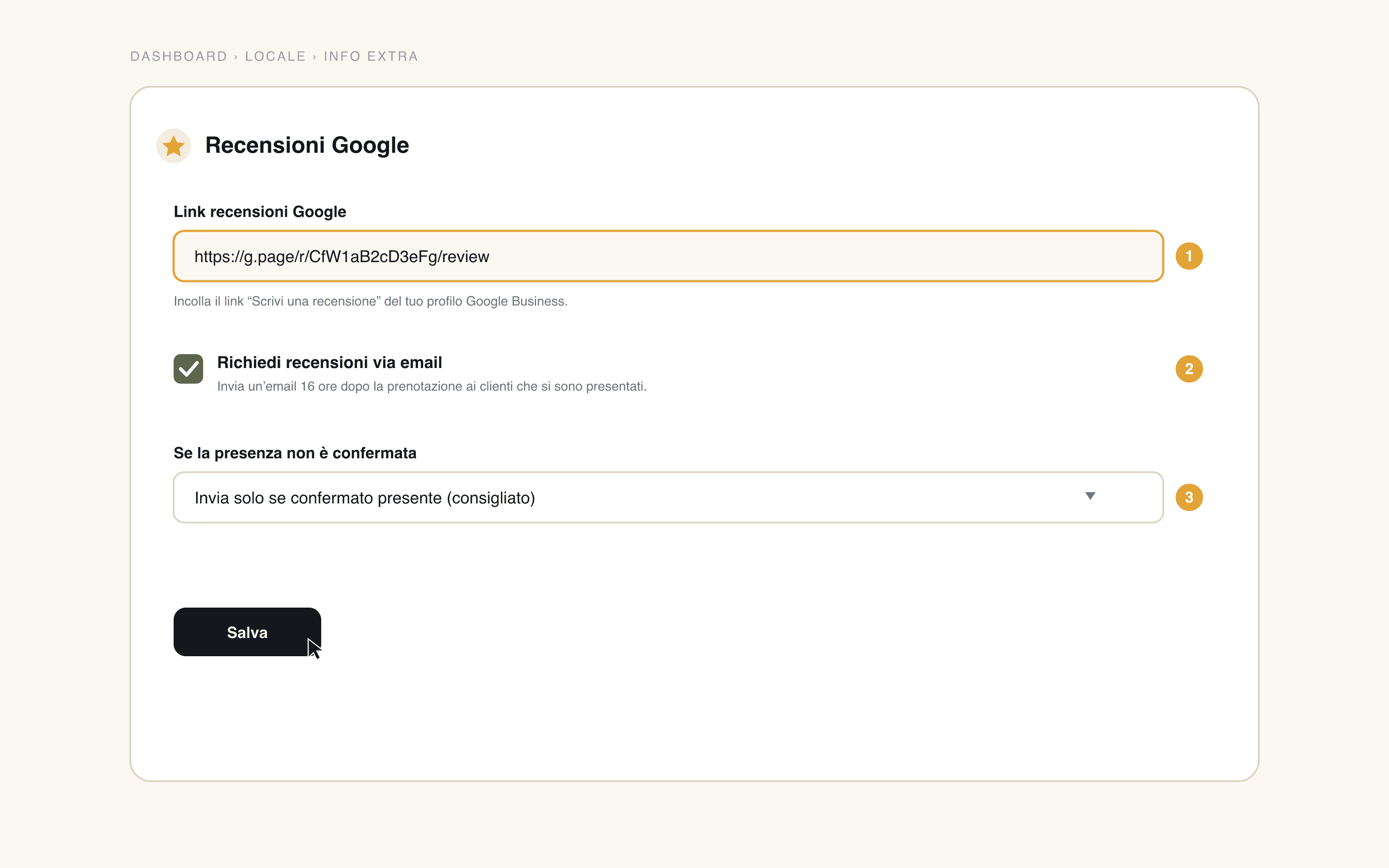 Scheda 'Recensioni Google' nelle informazioni del locale: campo del link evidenziato, casella 'Richiedi recensioni via email' attiva e menu della policy di presenza.