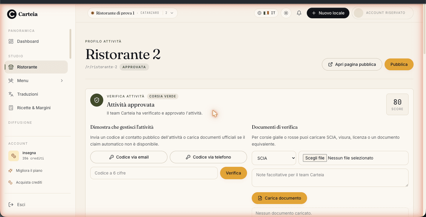 Riquadro 'Verifica attività': corsia verde con attività approvata, punteggio in evidenza, sezione 'Dimostra che gestisci l'attività' con codice via email o telefono, e sezione 'Documenti di verifica' per caricare la SCIA.