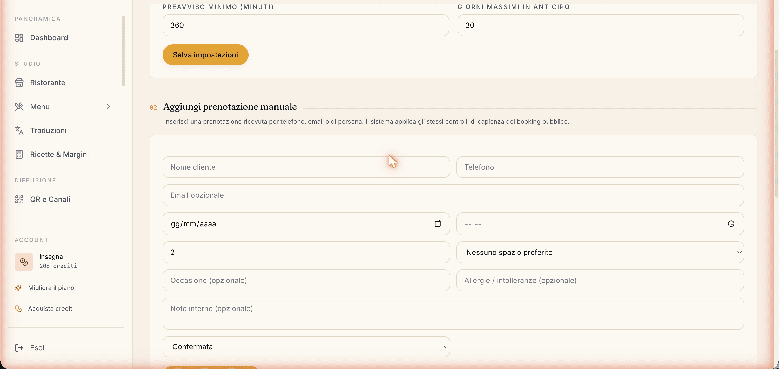Modulo di nuova prenotazione: nome cliente, telefono, email, giorno, ora, coperti, sala, occasione, allergie, note interne, stato Confermata.