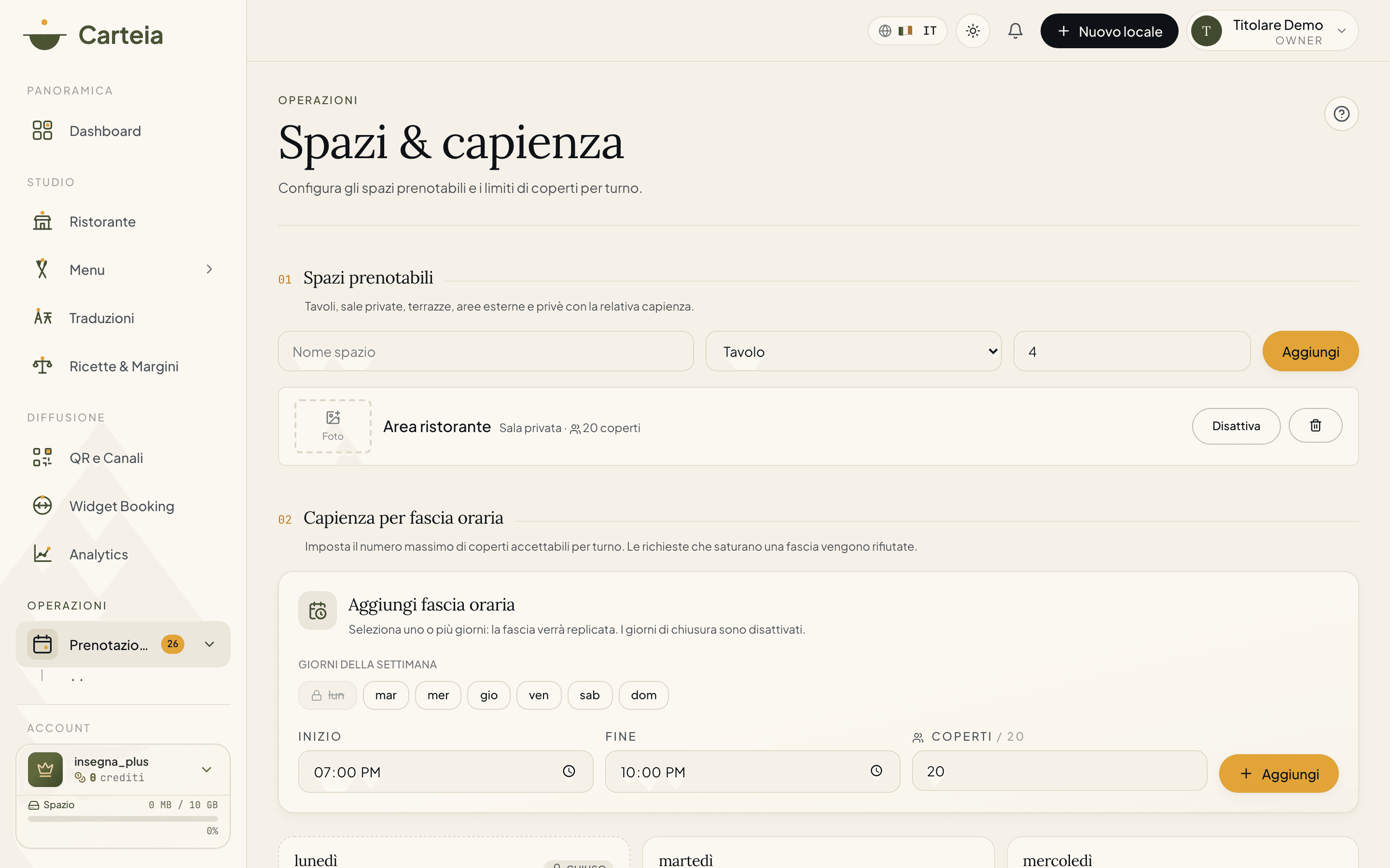 Pagina Sale e tavoli: in alto gli spazi prenotabili con nome, tipo e coperti; sotto le fasce orarie con i giorni della settimana e la capienza.